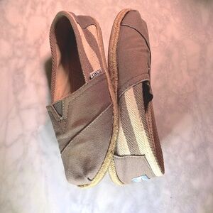 TOMS Classic Women's University Stripe Canvass Slip-On Espadrille bottom Flats